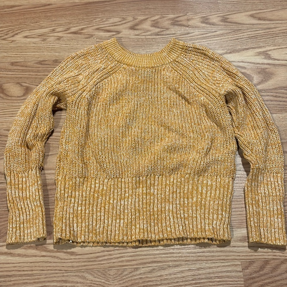 Universal Thread size Small long sleeve mustard yellow gold pullover sweater